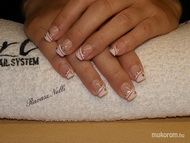 akrillal díszített