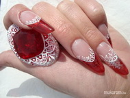 gyűrű is készült a körömhöz