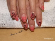 akrillal díszített