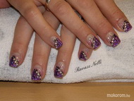 akrillal díszített