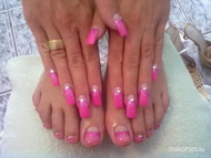 Gabi pedizselét is kért a kezéhez