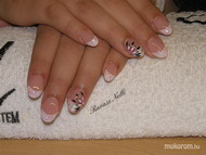 akrillal díszített