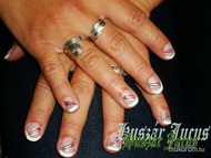 Francia lakkozás csíkokkal díszítve