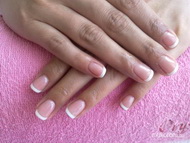 lenövésmentes francia manikűr