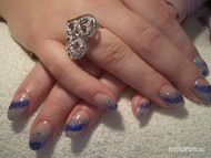 a kék árnyalataival