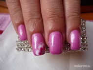 Pink egymozdulat virággal
