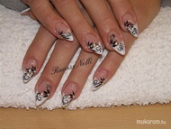 akrillal díszített