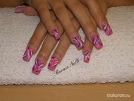 akrillal díszített