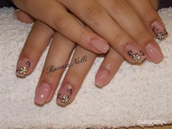 akrillal díszített