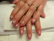 rózsaszín feketével