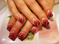 Piros bordó alapon csíkokkal