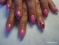 tartós lakkozás fekete akril virággal