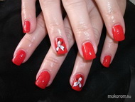 Móni dögös pirosban