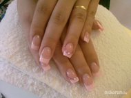 swarovskival díszítve