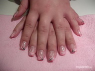 porcelán virág díszítéssel