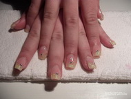 UV fényben világít