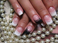 fekete fehér akril csipkével 