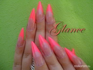 Beuska neon rózsaszínben