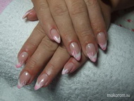 Francia rózsaszín díszítéssel