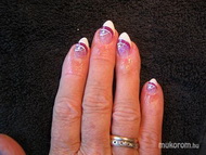felfelé álló körmökből