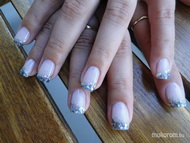 Kagylóhéj díszítéssel