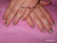 Francia fekete virágokkal