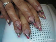 Best Nails - zselés köröm beépített díszítés