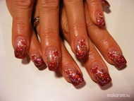 Piros csillámporos zselés virággal