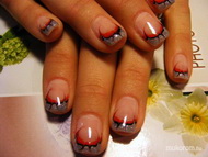 Ezüst fekete piros véggel