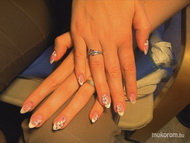 Virág szolíd menyasszonyi körme