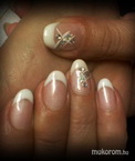 gel lakk csilllám díszítéssel