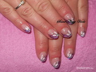 Lila fehér virággal