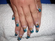 Akrill virágok csillámos zselés körmön