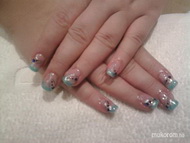 Épített zselés köröm színes véggel