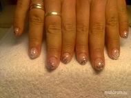 Kagylós rózsás körmök