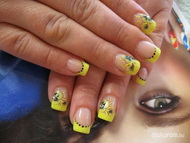 Niki sárgán virít