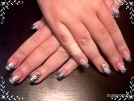 Gyöngyi első műkörme 