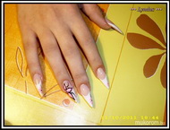 fehér francia akril virággal