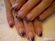 lila csillámos díszítéssel