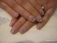 flitteres lakkos díszítéssel