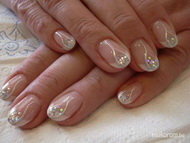 fehér zselés lakkal