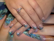 Csillámos akrilos kövecskékkel