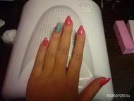 műkörmön tartós lakkok strasszal