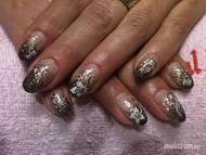 aranybarna virágokkal