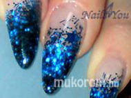 műköröm csillámpor beépítésével