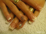 rágott körömre épített zselé