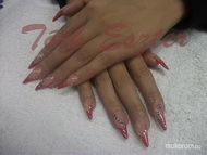 pirosat hegyeset strasszosat