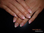 fehér rózsaszínnel feldobva