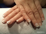 Francia gél lakk akril virággal