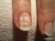 francia gél lakk akril virággal